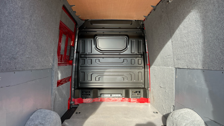 Volkswagen Crafter Cr35 Mwb Diesel 2.0 TDI 177PS Commerce Plus High Roof Van